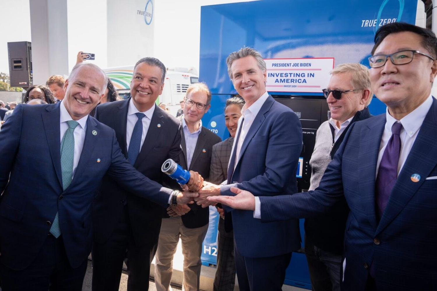 State and national leaders stand together near a hydrogen fuel station in Oakland, California — clean hydrogen