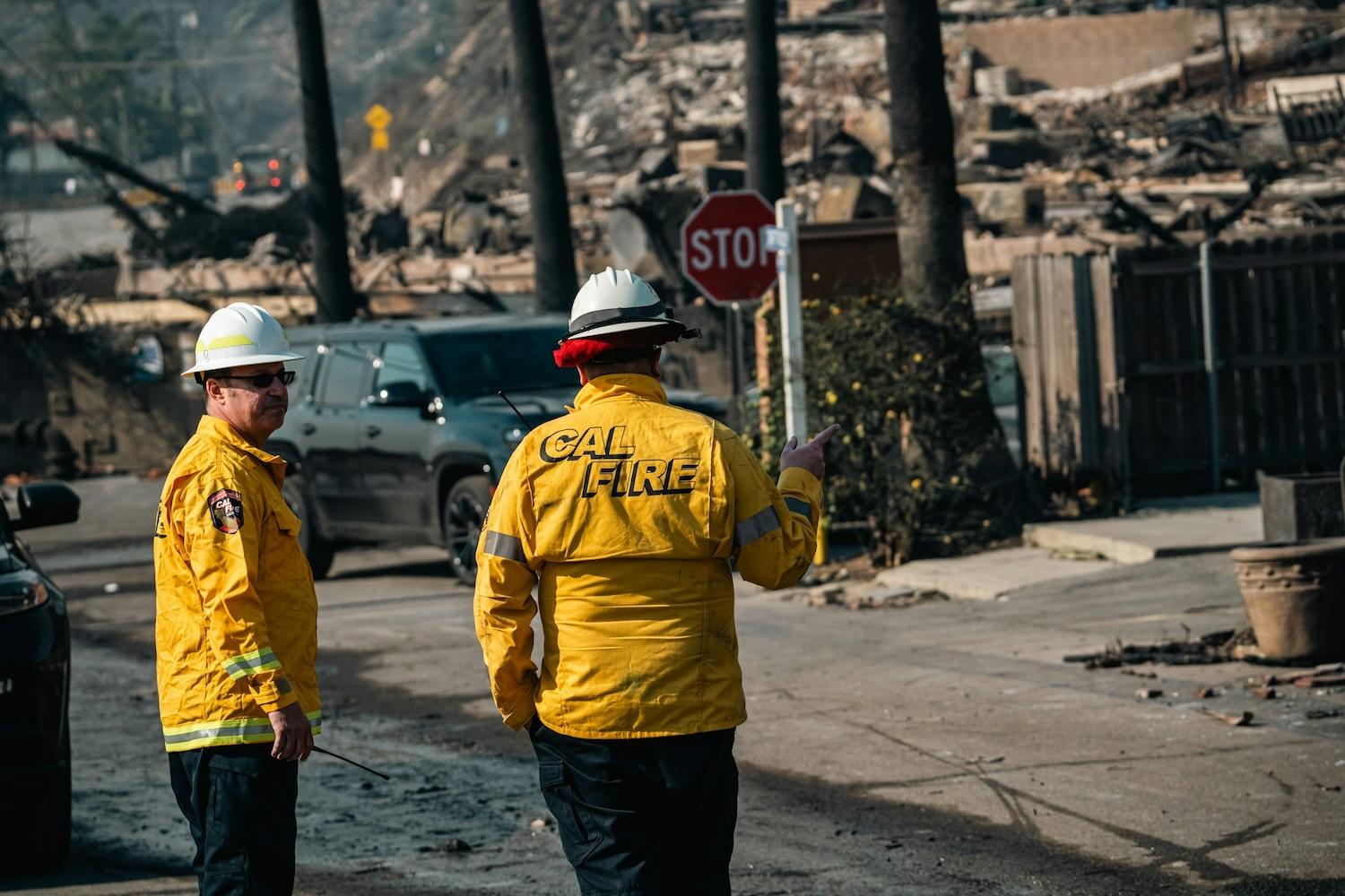 firefighters los angeles wildfires