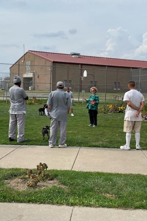 program that connects incarcerated people to train shelter dogs in missouri