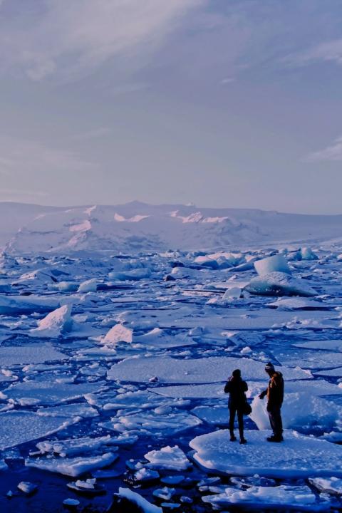 ice sheets breaking apart in iceland - climate change