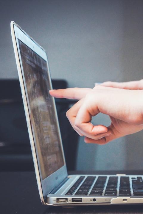 Person using computer - Best-of-Breed Sustainability Software