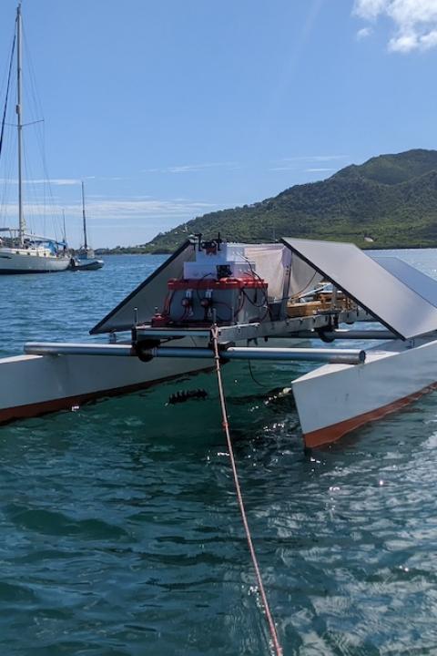 A prototype of the AlgaRay robot.