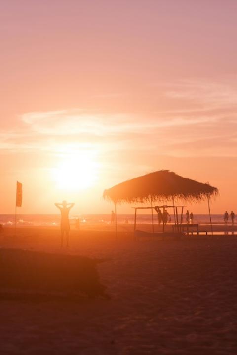 The sun shining on beachgoers — Global Heat Reduction Initiative