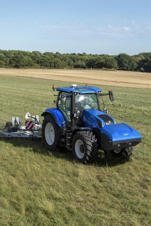 T6_180_MethanePower - methane-powered tractor on fields - carbon-neutral farming