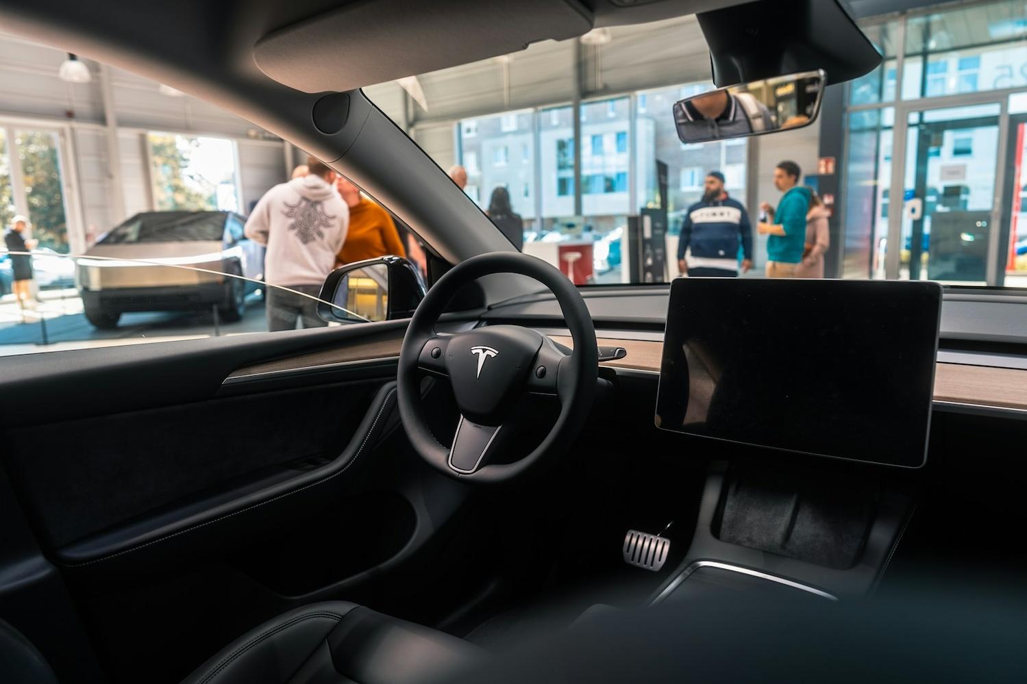 tesla showroom — tesla boycott reputation problem — tesla EVs